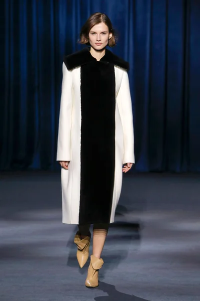 Look 48